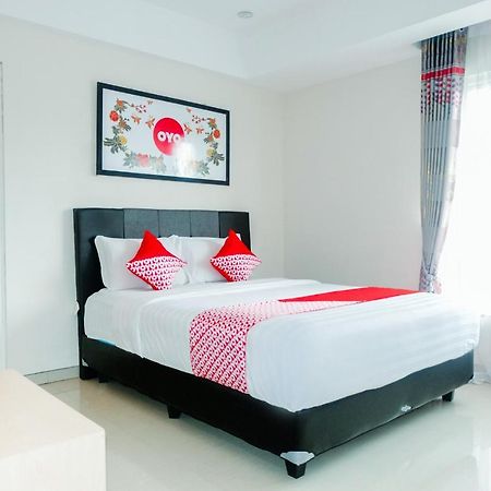 מאלאנג Oyo 696 Hasanah Guest House Syariah De Saphire מראה חיצוני תמונה