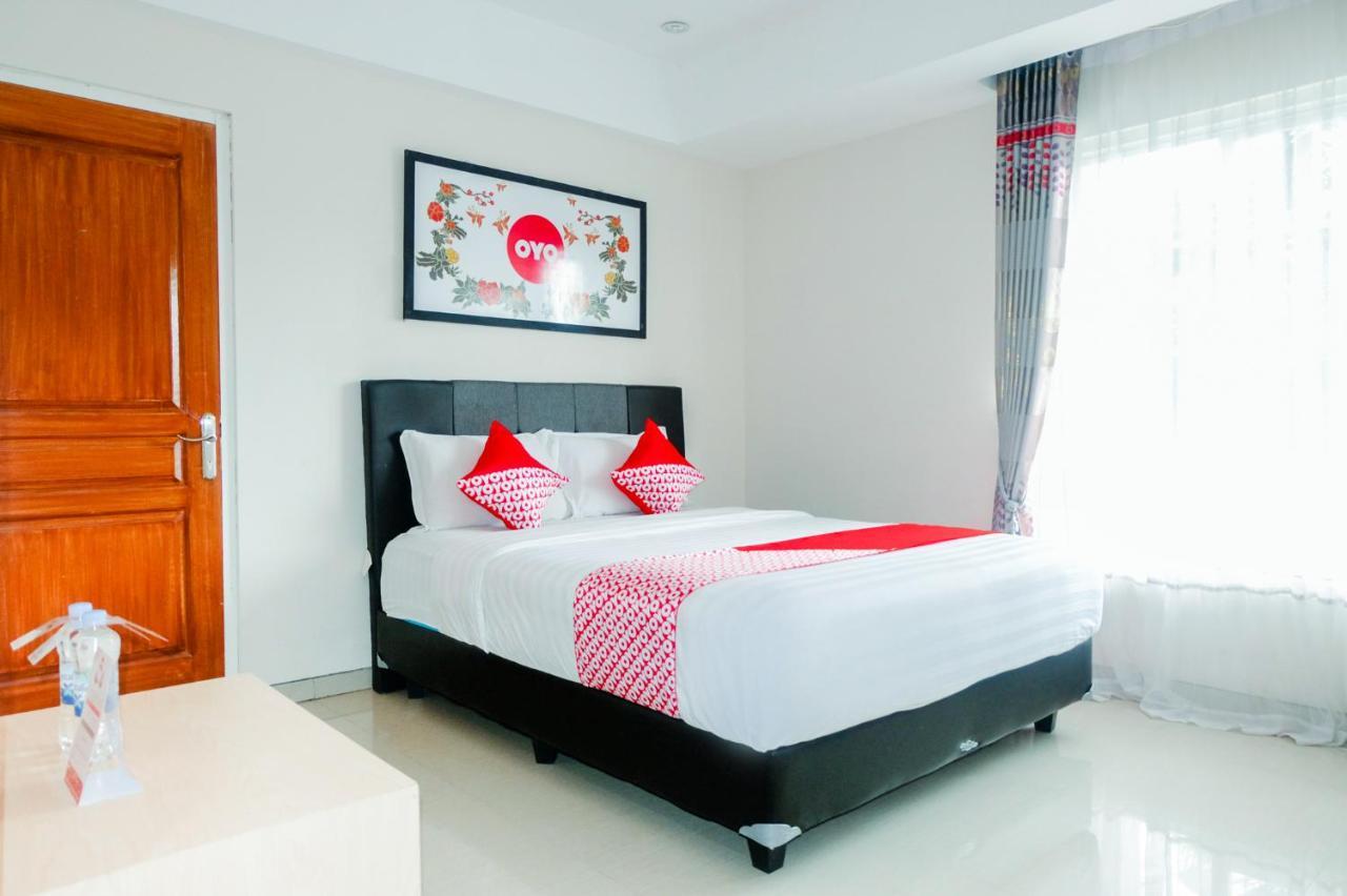 מאלאנג Oyo 696 Hasanah Guest House Syariah De Saphire מראה חיצוני תמונה