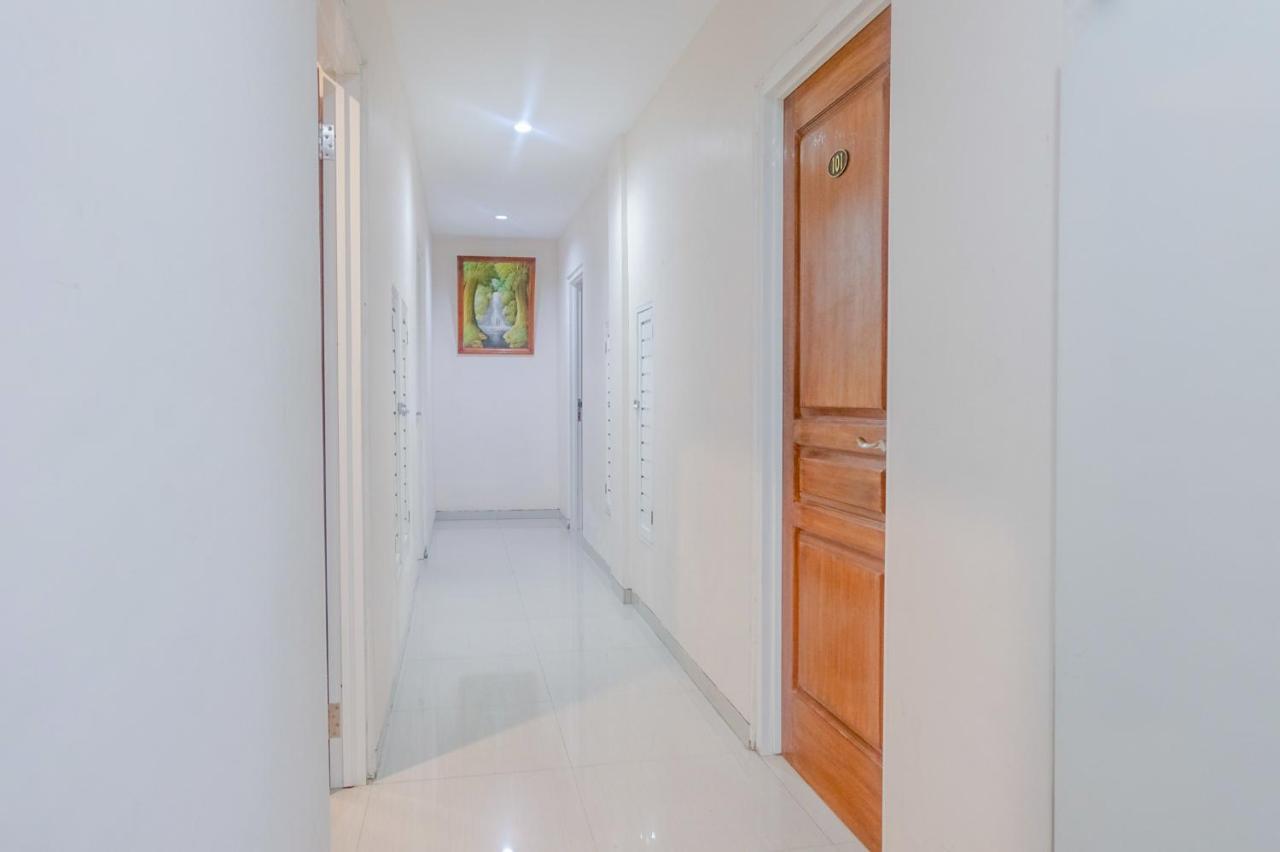 מאלאנג Oyo 696 Hasanah Guest House Syariah De Saphire מראה חיצוני תמונה