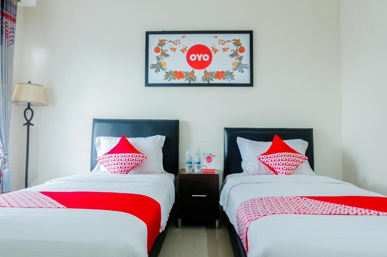 מאלאנג Oyo 696 Hasanah Guest House Syariah De Saphire מראה חיצוני תמונה