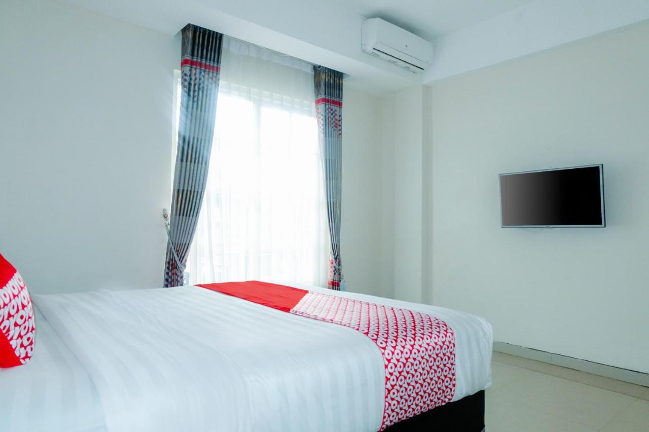 מאלאנג Oyo 696 Hasanah Guest House Syariah De Saphire מראה חיצוני תמונה