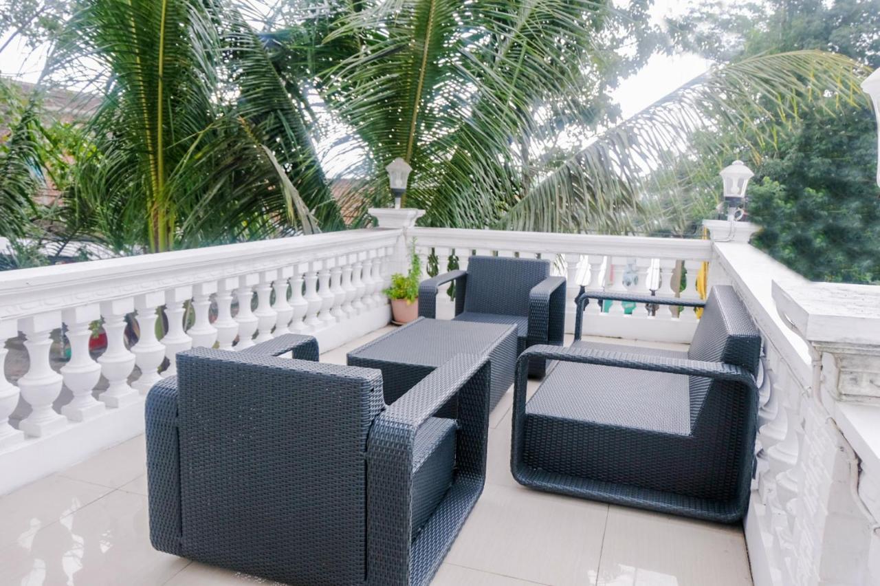מאלאנג Oyo 696 Hasanah Guest House Syariah De Saphire מראה חיצוני תמונה