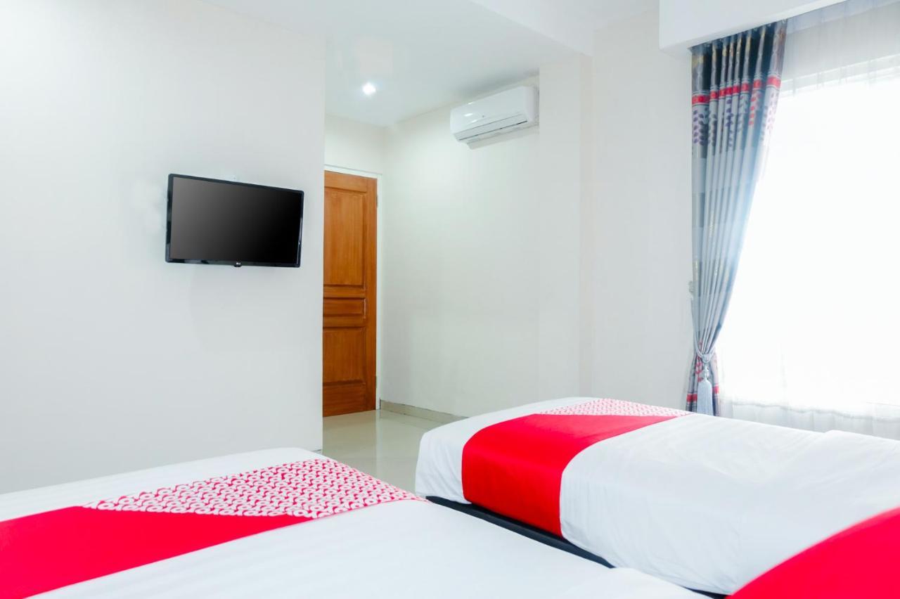 מאלאנג Oyo 696 Hasanah Guest House Syariah De Saphire מראה חיצוני תמונה