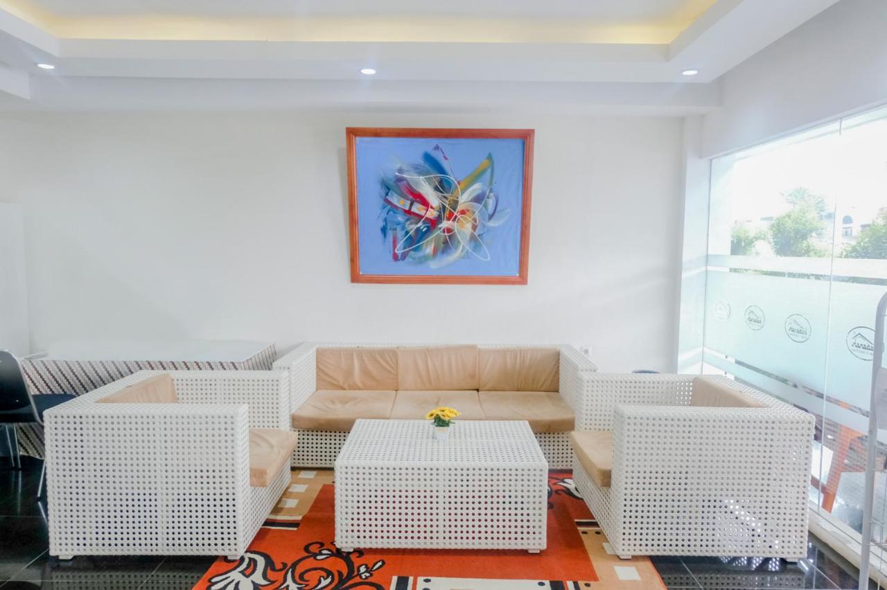 מאלאנג Oyo 696 Hasanah Guest House Syariah De Saphire מראה חיצוני תמונה