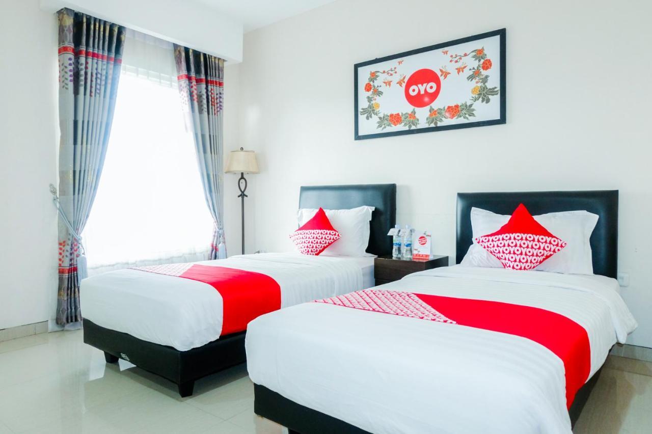 מאלאנג Oyo 696 Hasanah Guest House Syariah De Saphire מראה חיצוני תמונה