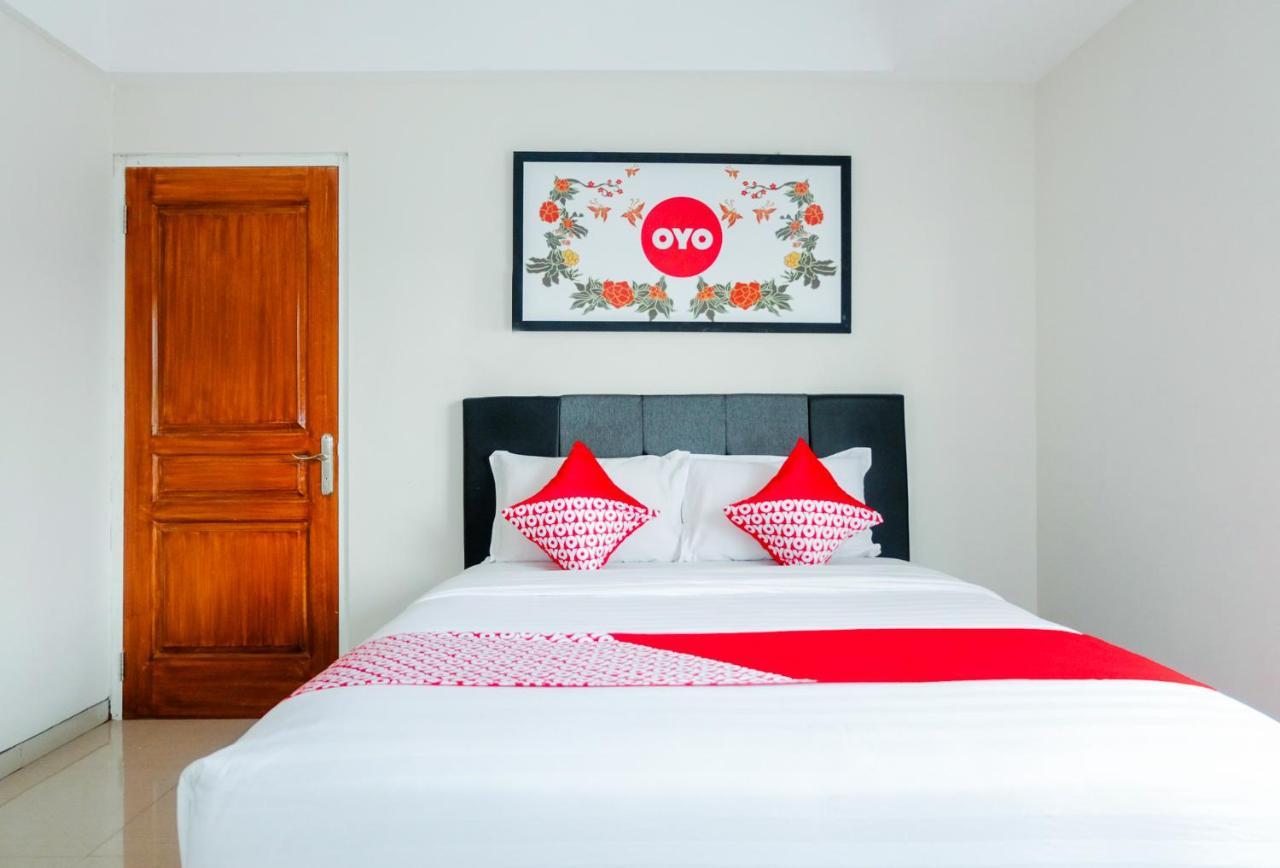 מאלאנג Oyo 696 Hasanah Guest House Syariah De Saphire מראה חיצוני תמונה