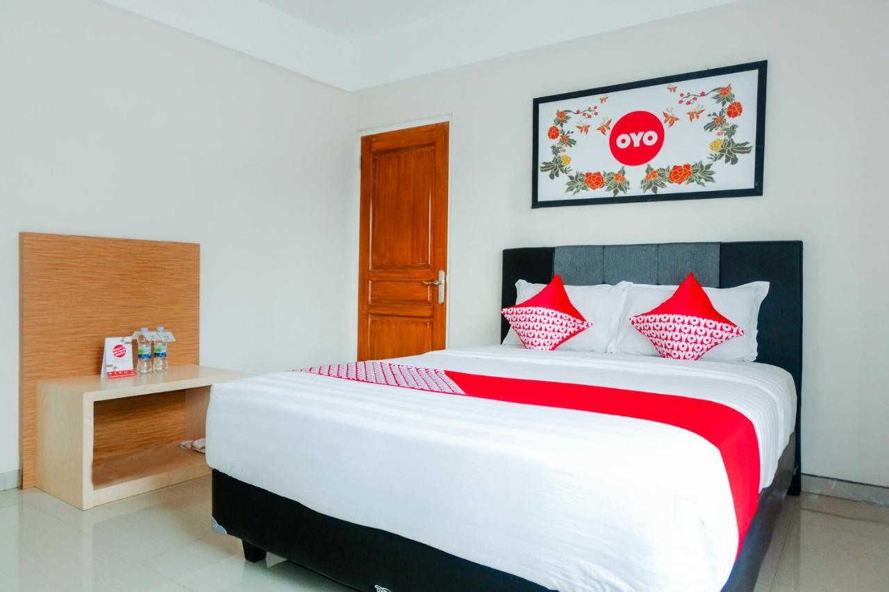 מאלאנג Oyo 696 Hasanah Guest House Syariah De Saphire מראה חיצוני תמונה