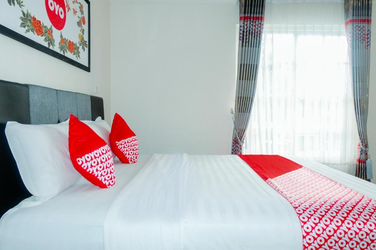 מאלאנג Oyo 696 Hasanah Guest House Syariah De Saphire מראה חיצוני תמונה