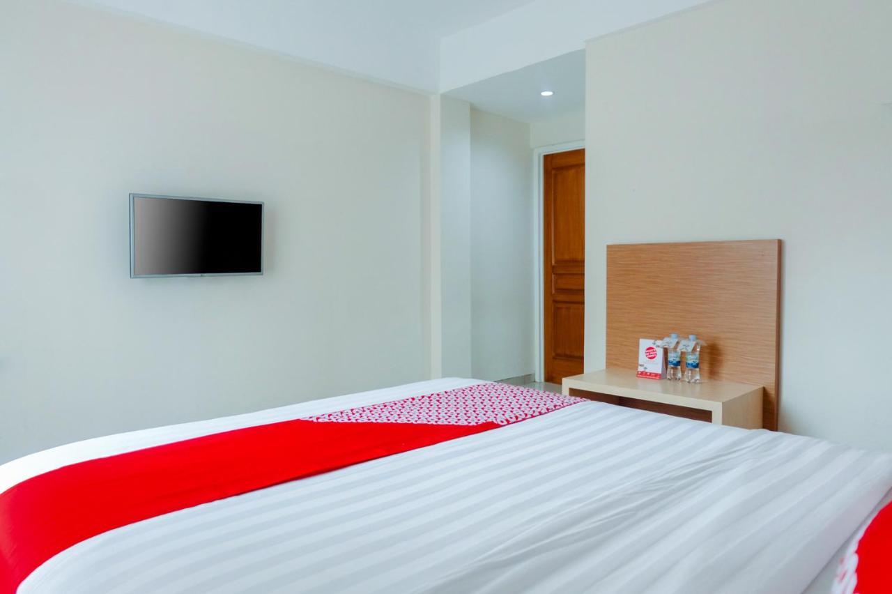 מאלאנג Oyo 696 Hasanah Guest House Syariah De Saphire מראה חיצוני תמונה