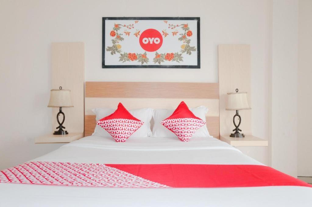 מאלאנג Oyo 696 Hasanah Guest House Syariah De Saphire מראה חיצוני תמונה