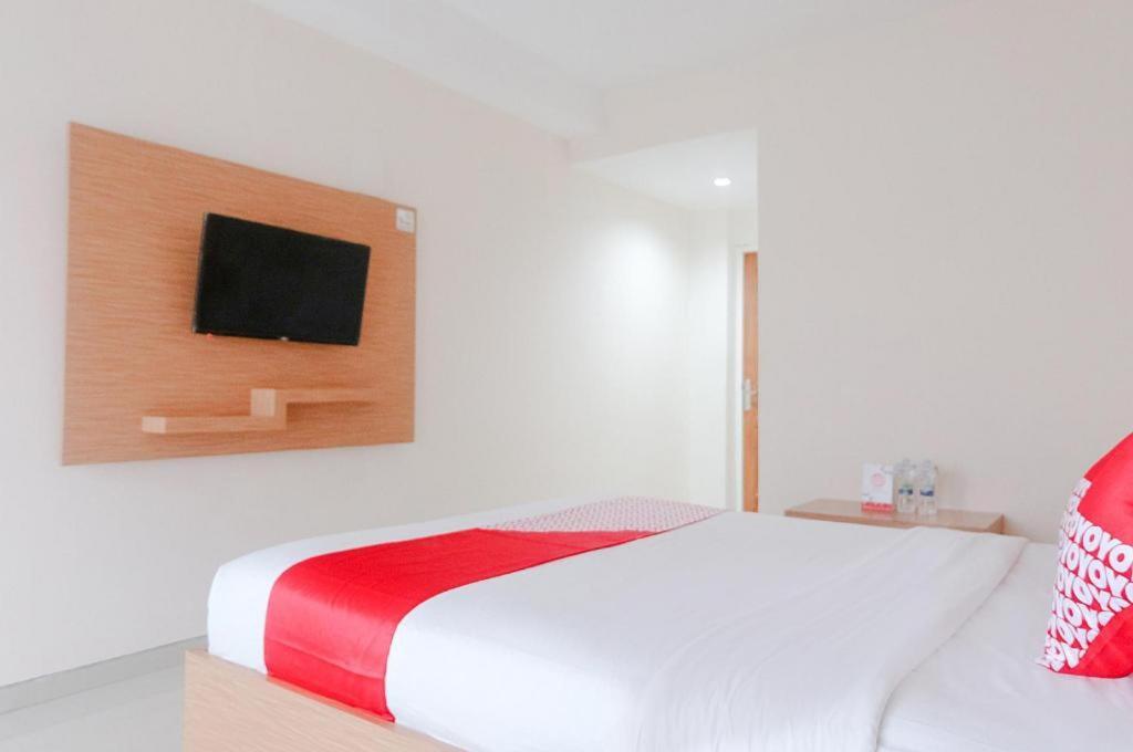 מאלאנג Oyo 696 Hasanah Guest House Syariah De Saphire מראה חיצוני תמונה