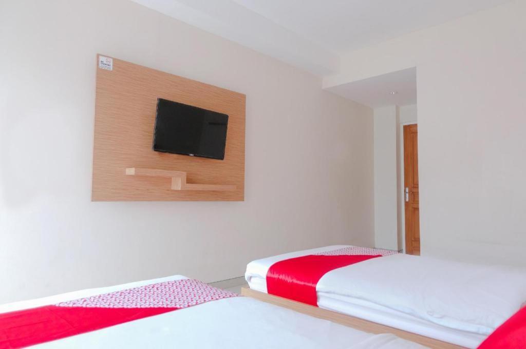 מאלאנג Oyo 696 Hasanah Guest House Syariah De Saphire מראה חיצוני תמונה
