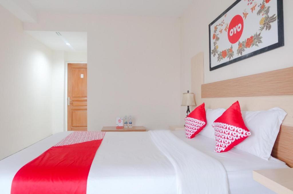 מאלאנג Oyo 696 Hasanah Guest House Syariah De Saphire מראה חיצוני תמונה