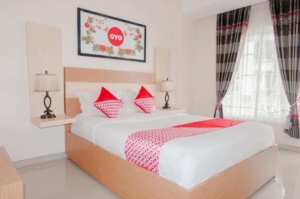 מאלאנג Oyo 696 Hasanah Guest House Syariah De Saphire מראה חיצוני תמונה