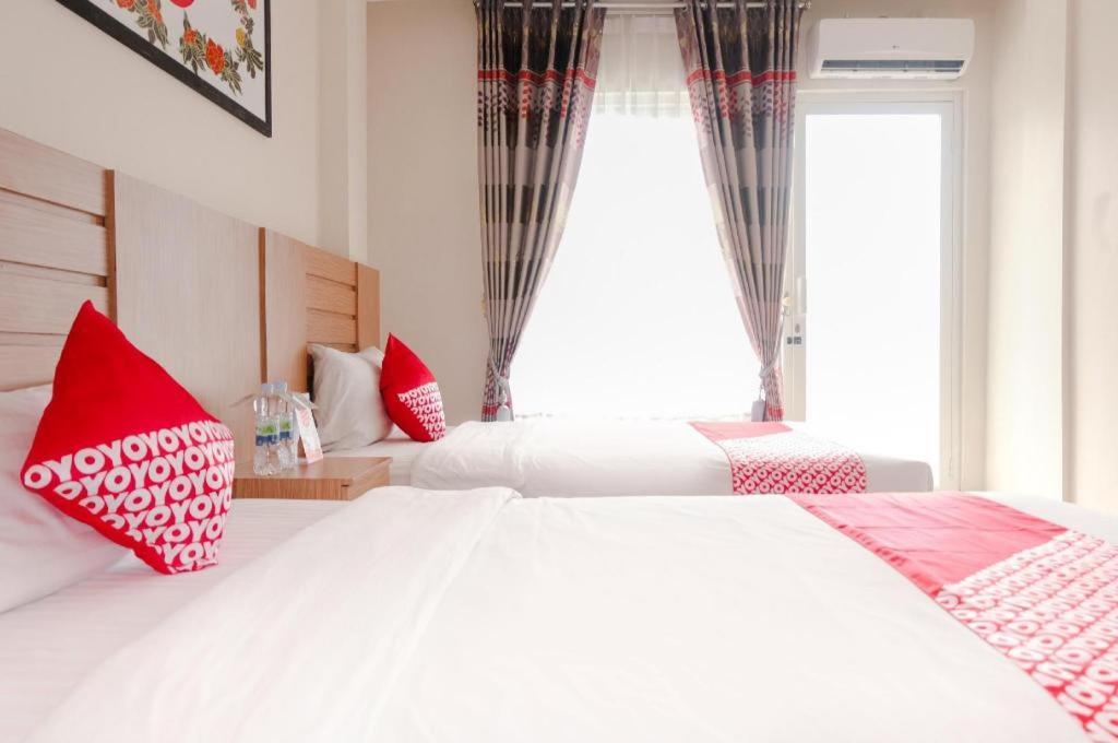מאלאנג Oyo 696 Hasanah Guest House Syariah De Saphire מראה חיצוני תמונה