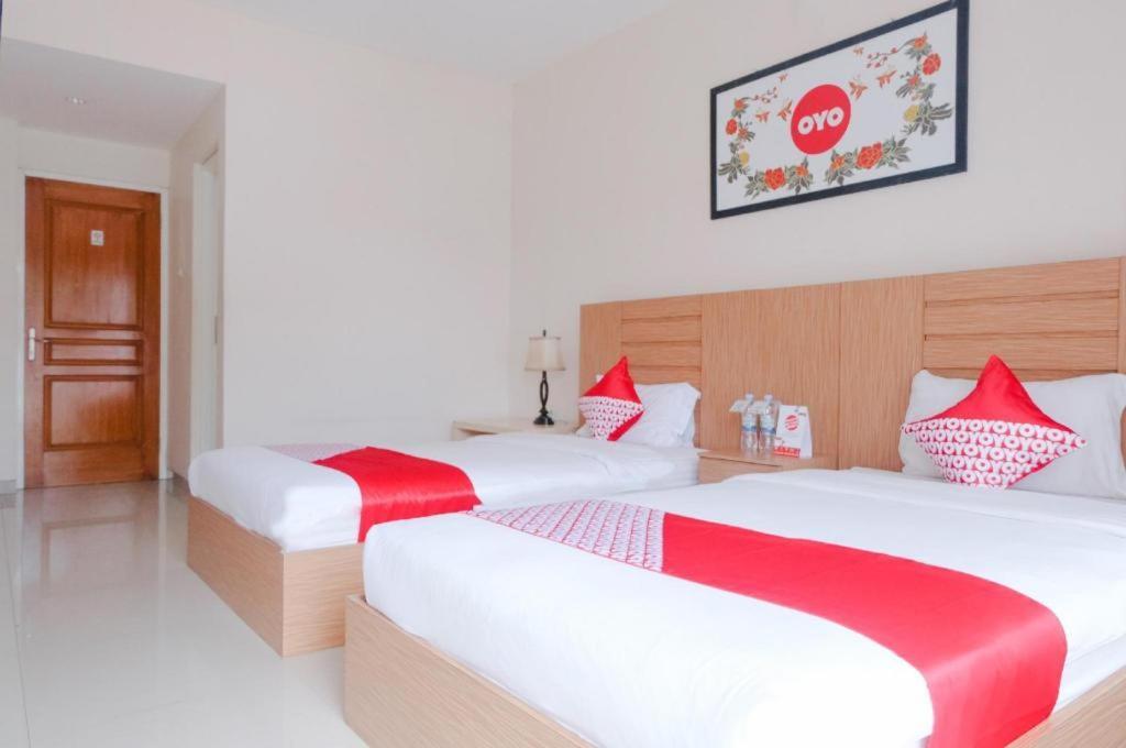 מאלאנג Oyo 696 Hasanah Guest House Syariah De Saphire מראה חיצוני תמונה