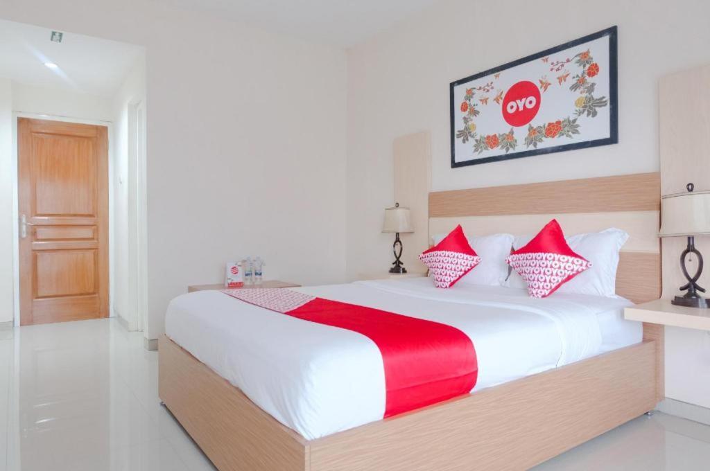 מאלאנג Oyo 696 Hasanah Guest House Syariah De Saphire מראה חיצוני תמונה